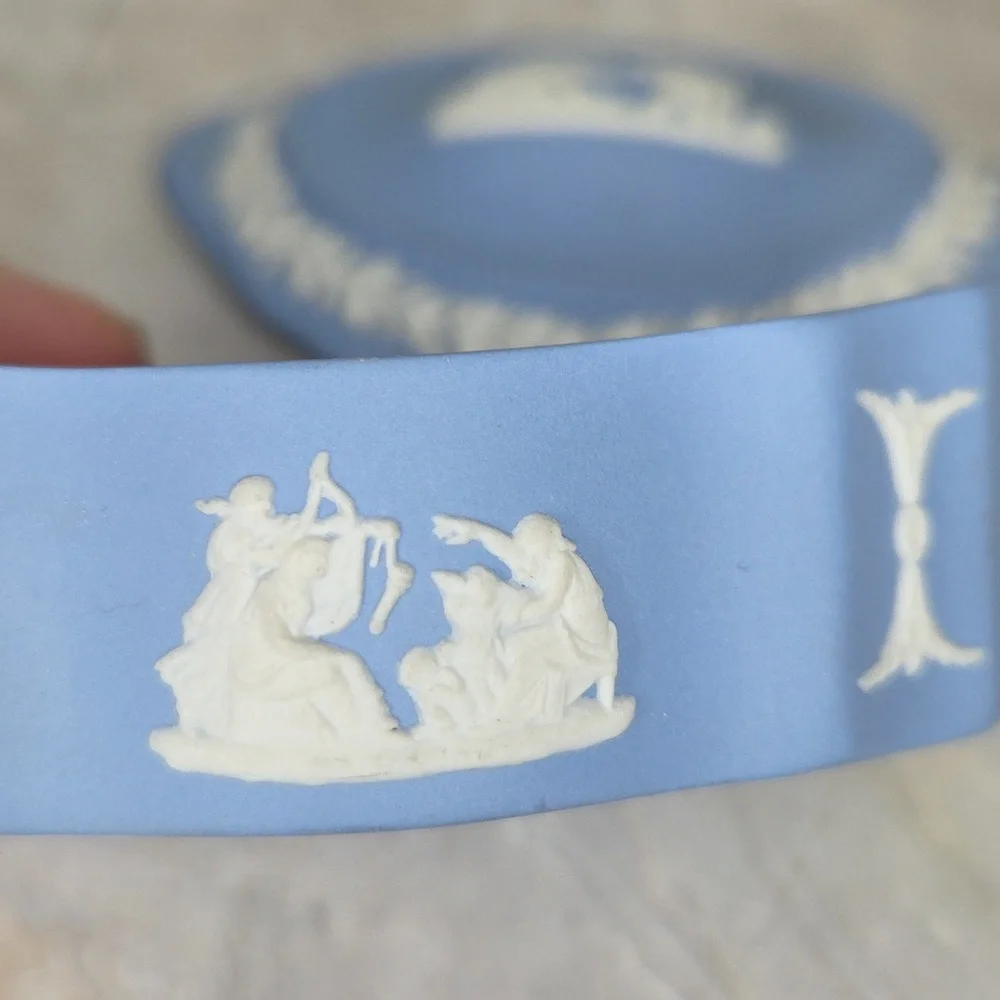 Wedgwood Jasperware blue oval trinket box 4